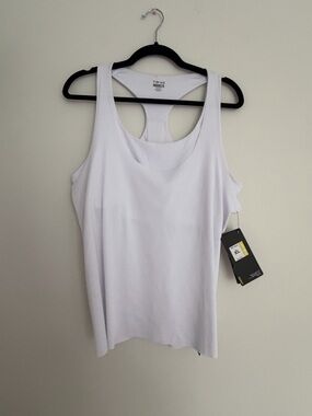 NWT | Hind | Woman’s Sz XL | White Racerback Tank Top with Built in sports bra